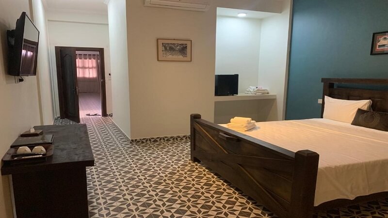 Deluxe family room