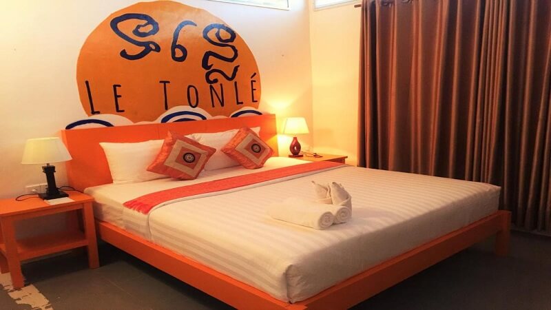 Double room with A/C (shared bathroom)