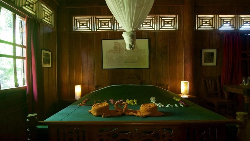 Room with king bed and balcony