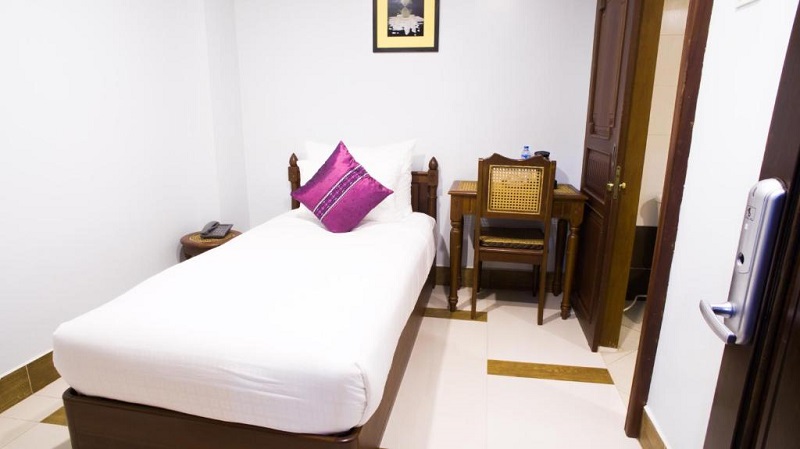 Standard single room