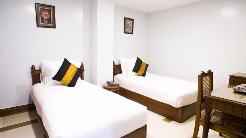 Standard twin room