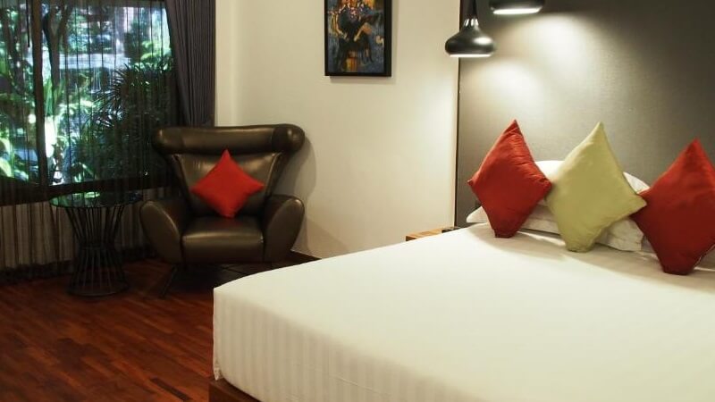 Bungalow with Pool View