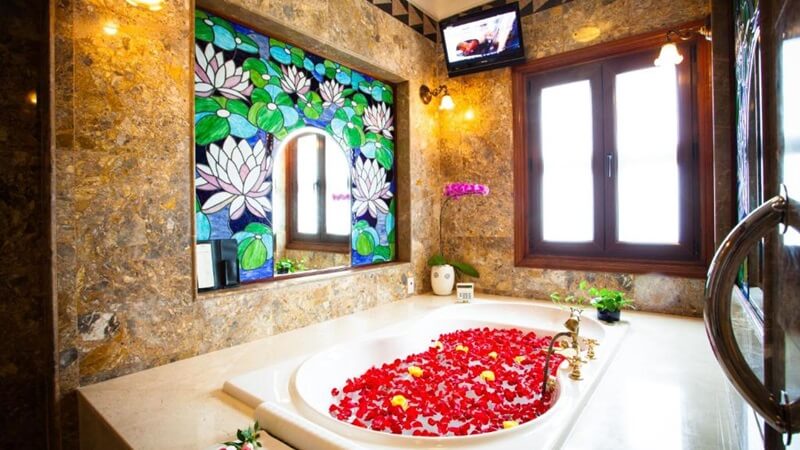 Colonial Majestic Suite