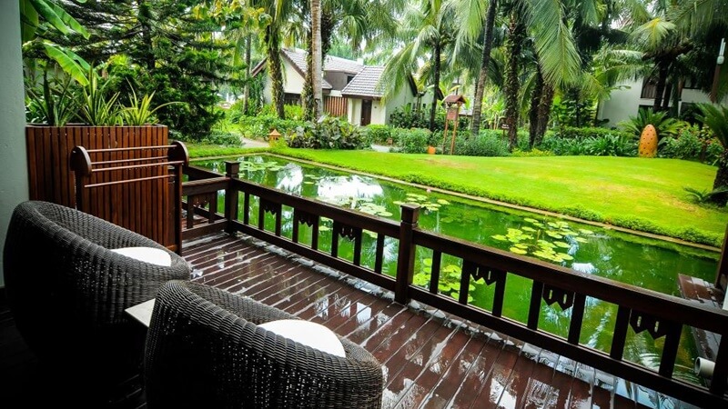 Bungalow Garden View
