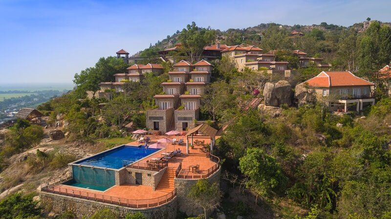 Victoria Nui Sam Lodge