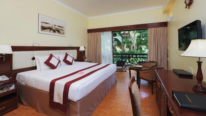 Bungalow with Garden View