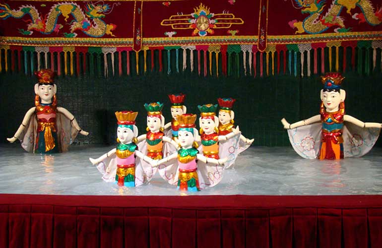 Seeing a water puppet show