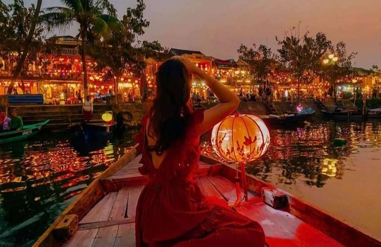 Boat trip in Hoian to take in all the nightlife