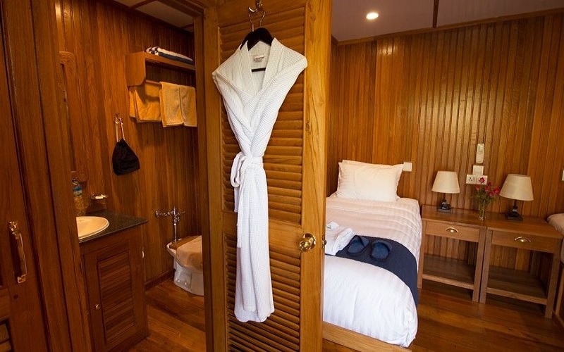 MAIN DECK CABIN