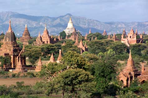 Travel on horse cart for an expedition that crosses many breathtaking sites namely Thatbyinnyu- the highest temple in Bagan, giant Dhammayangyi Temple