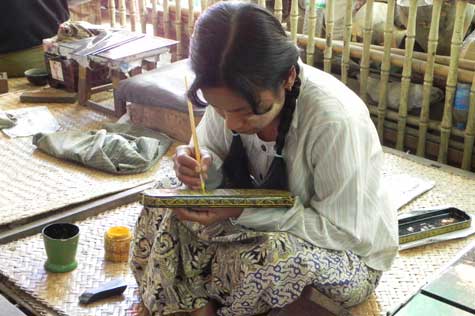 Make a stop at the unique handicraft shop of Therow's Mout to admire and purchase local handicrafts
