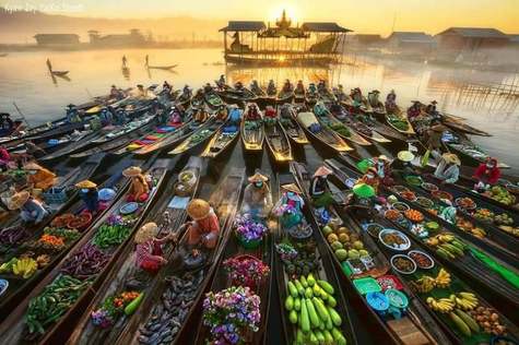 Stop at Inle ake's morning market