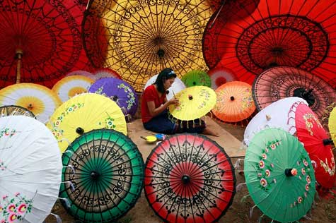 local traditional handicrafts in Inle Lake