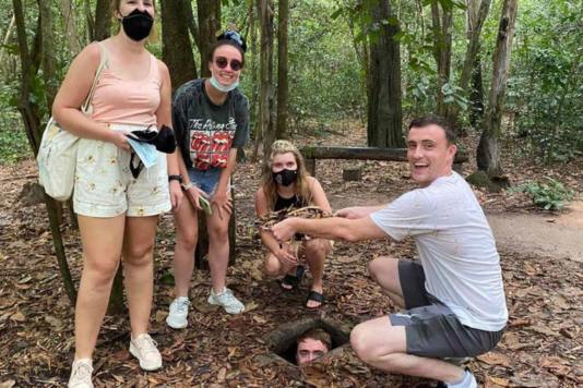 visit cu chi tunnels