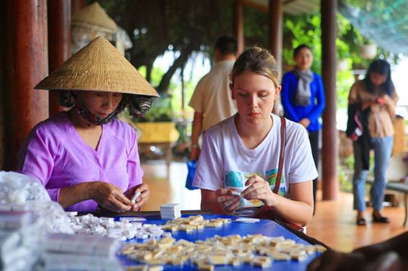 Visit the coconut candy workshop
