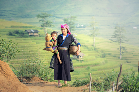 Local family in Sapa taking pictures with the rice terrace