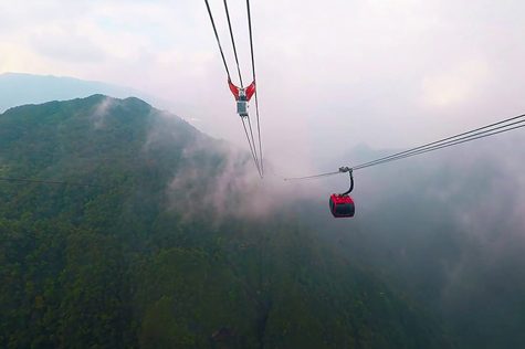 Fansipan cable car is a modern three-wire cable in the world