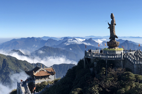 Spectacular view from Fansipan peak