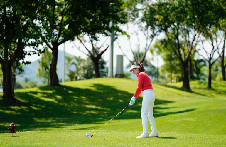 Play golf in Da Nang