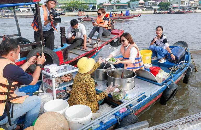 Shopping Boat tour in Mekong Delta